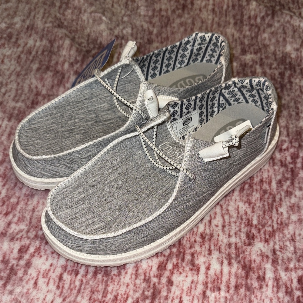 New Women's Size 8 Grey Knit Slip-On Hey Dudes